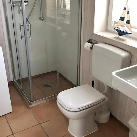 Holiday home 4 Person Holiday Home In Groemitz